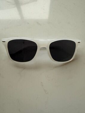 White / opaque Wayfarer-Style Sunglasses
